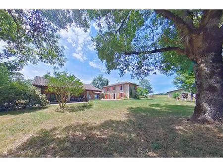 a 5 min de caussade  ensemble immobilier en pierre. charme  volumes et fort potentiel