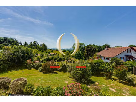ustaritz ? maison familiale avec piscine et vue dominante sur 2 375 m²