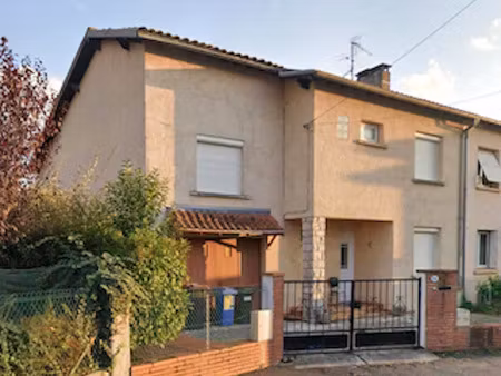 villa t4 + appartement t2 sur jardin au calme centre st caprais