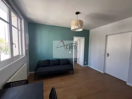 charmant appartement meublé à melun  27 86 m²