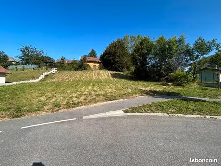terrain 710m² saint geoire en valdaine