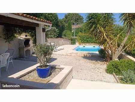 part. loue villa meublée 65m² avec piscine sur 600m² de terrain