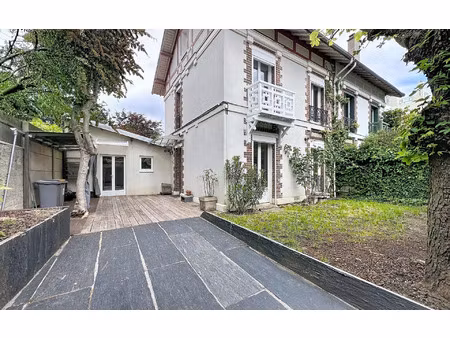 location maison  127.05 m² t-5 à garches  2 240 €