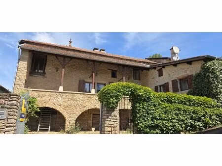 belle maison en pierre avec jardin dans un hameau à 15 minutes entre cluny et mâcon