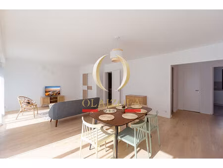 biarritz / saint-charles - appartement rénové  traversant et baigné de lumière.