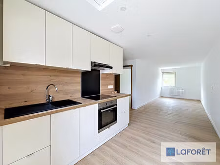 appartement cessy 2 pièce(s) 40.59 m2