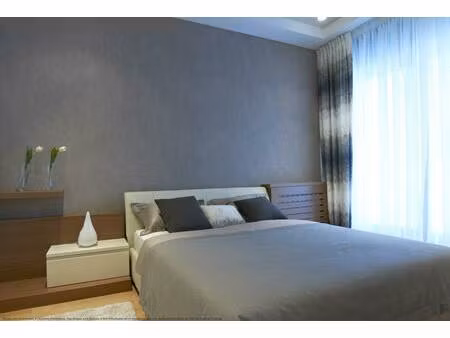 bel appartement 2 pièces à proximité immédiate des transports avec balcon !