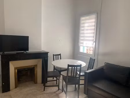location meublée appartement 2 pièces 31 m² à nimes (30000)  583 €