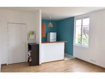 location appartement  41.69 m² t-2 à versailles  1 166 €