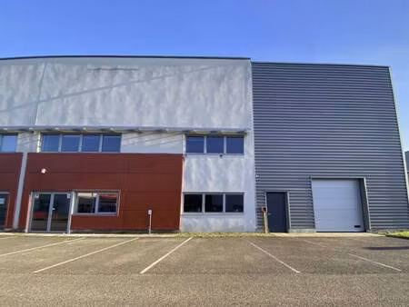 location local d’activités saint-priest 69800 373m²