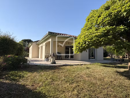 jolie maison de plain pied environnement tres agreable