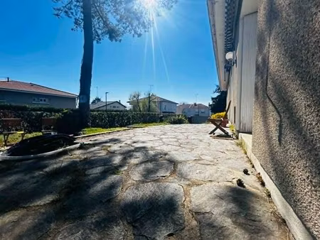 maison 158 m²  terrasse exposee sud  terrain clos de 593 m²  4 chambres  garage  cave  pom