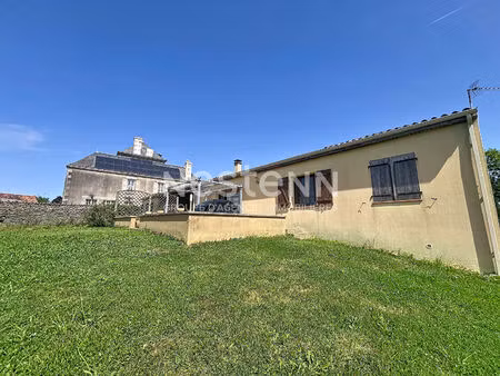 à vendre ? maison de plain-pied avec grand terrain à saint-cyr-des-gâts