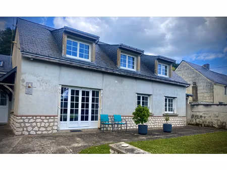 a l'entrée du bourg de st nicolas de bourgueil  maison 4 cha