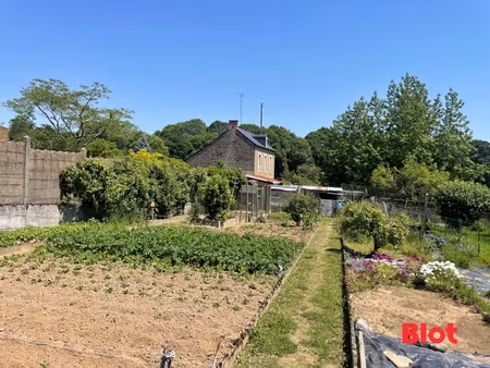 blot immobilier  terrain de 650 m2 environ dans le quartier de bonabry