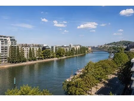 superbe t2 à 2 minutes à pieds du métro avec superbe terrasse !