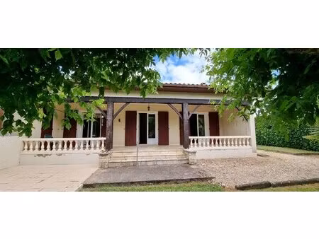 maison plain pied avecterrasse couverte et garage sur jardin de 1200 m²