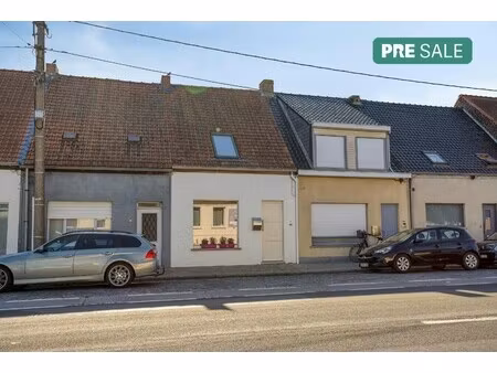 gezellige rijwoning met stadskoertje te koop in torhout