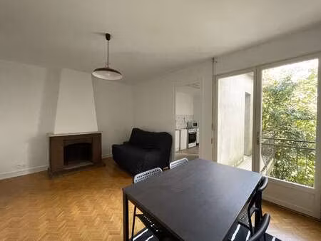 location appartement 2 pièces meublé à la roche-sur-yon centre ville (85000) : à louer 2 p