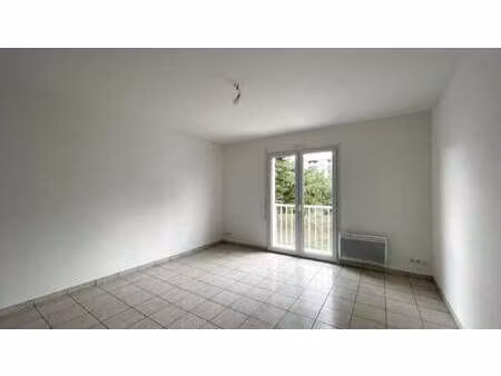 location appartement t1 à la roche-sur-yon centre ville (85000) : à louer t1 / 27m² la roc