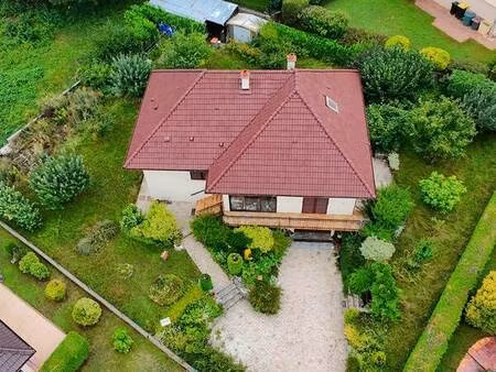 maison à fort potentiel  au calme absolu  avec grand terrain arboré