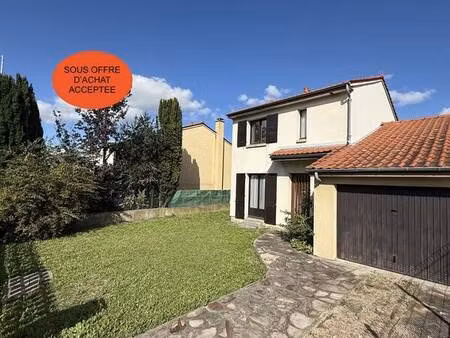 maison avec jardin et garage attenant