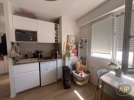 studio rénové meublé + parking