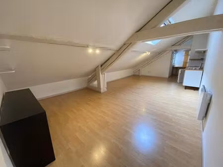 grenoble - 6 rue michelet - studio d'une superficie de 27m²