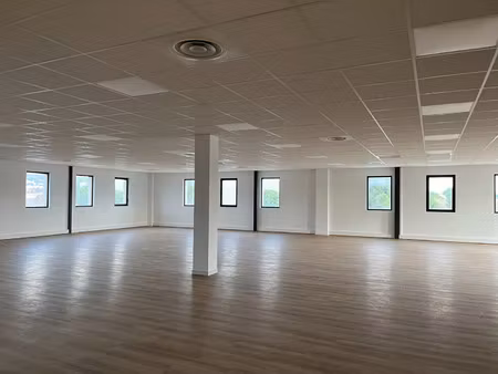 bureaux 810 m2 divisible à partir de 139 m2