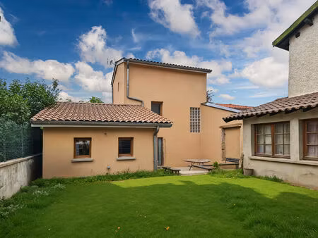 chaponost ? maison pleine de charme avec jardin et potentiel d'évolution