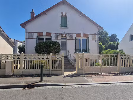 orleans nord - maison 5 pieces 88.50 m² - 1300 € hc