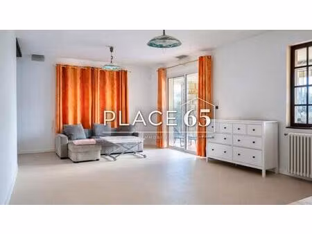 appartement de 114 m2 au premier étage d'une maison