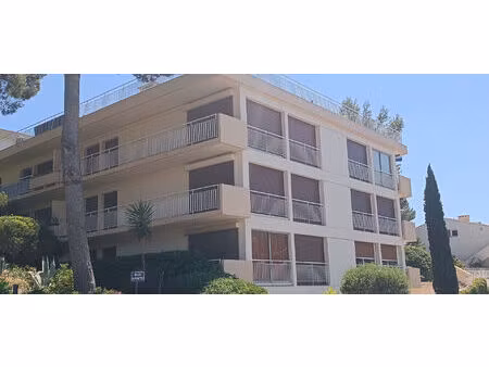 ** résidence avec piscine ** appartement 4 pièces avec 3 chambres ** (83430) saint mandrie