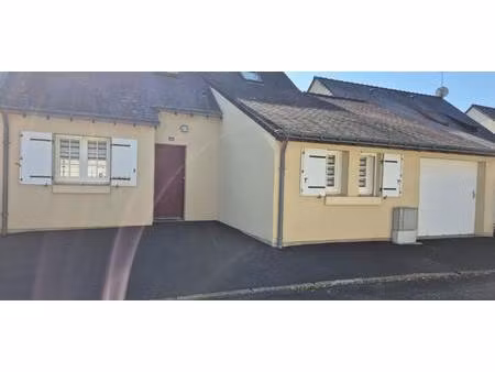 situation idéale pour cette maison de ville à bécon les granits.