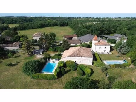 maison et gîte sur un beau terrain