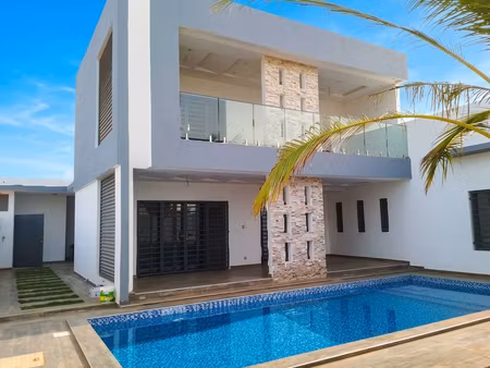 grande maison contemporaine haut standing 4 chambres avec piscine