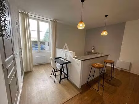 location appartement t1 meublé à fontenay-le-comte (85200) : à louer t1 meublé / 25m² font