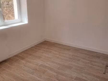 location appartement 3 pièces à sainte-pazanne (44680) : à louer 3 pièces / 56m² sainte-pa