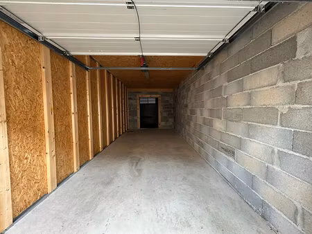 parking / box 1 pièces 80 m² à louer civray 86400 ? | era immobilier