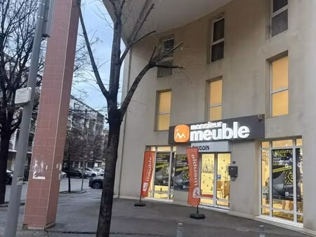 location commerce aubagne 13400 1365m²