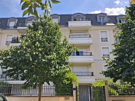 appartement f3 avec balcon et un parking double