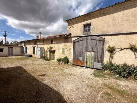 maison de caractère avec dépendances et fort potentiel  entre matha et aigre