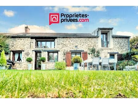 bien de caractère et sa pièce de vie façon loft