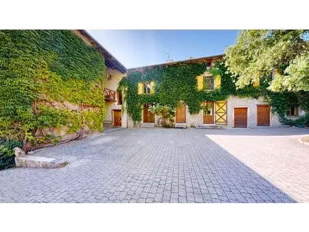 maison familiale t7 avec jardin paysagé et dépendances - misé