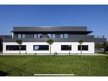 location bureau lestrem 323 m²