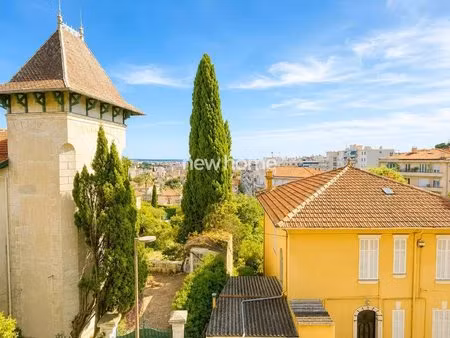 spacieux appartement avec vue mer et fort potentiel au cannet