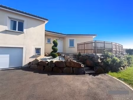 maison de luxe en vente à le chambon-feugerolles  france