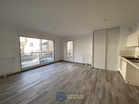 location t2 orléans centre avec balcon et parking