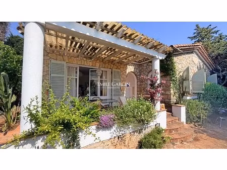 a vendre  côte d'azur  antibes- cap d'antibes- maison de plain pied à 50 mètres de la mer