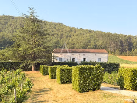 grande maison  dépendances et piscine  au calme entre cahors et prayssac